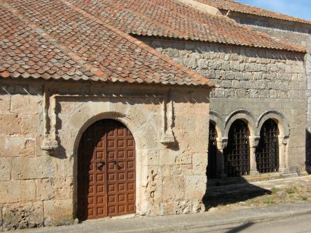 Portada de la iglesia de Fuentemizarra