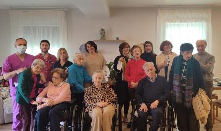 Imagen El CSS La Fuencisla ha recibido la visita de Mayte Sancho y Pura Díaz, psicólogas y gerontólogas, que han querido conocer de primera mano las dos unidades de convivencia con las que cuenta el centro